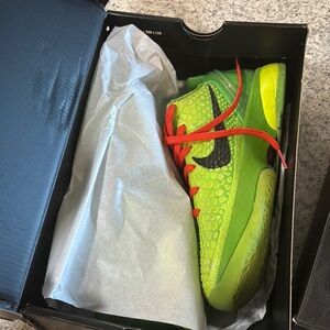 Size 6 Kobe grinch